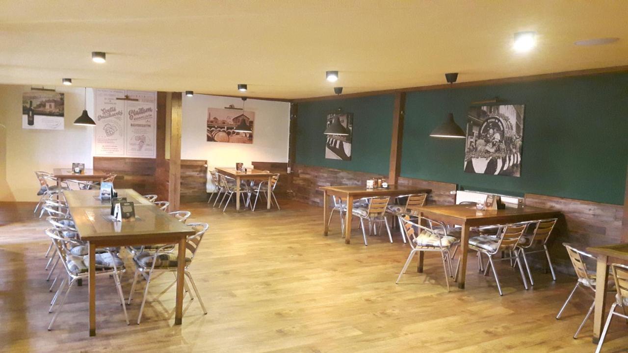 Victoria - Penzion & Restaurant Зволен Екстериор снимка