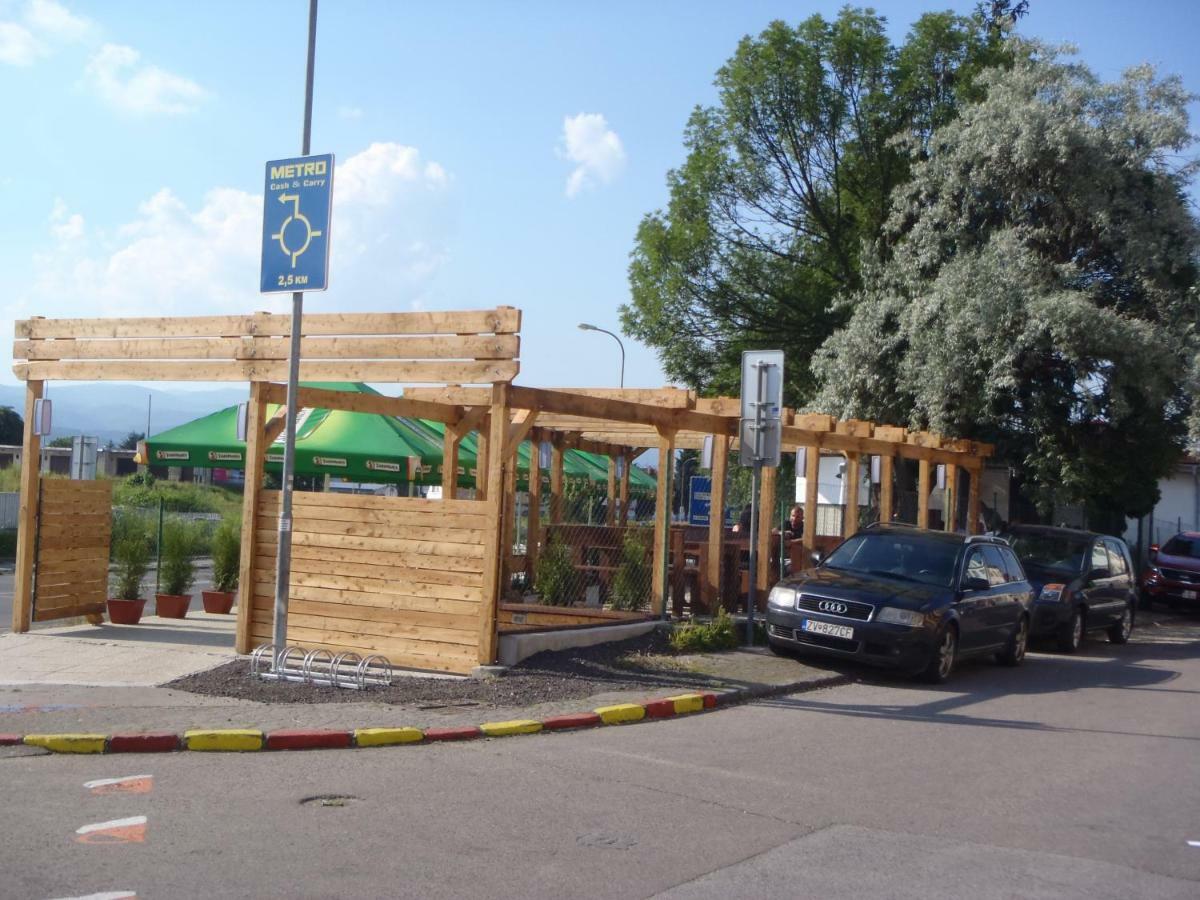 Victoria - Penzion & Restaurant Зволен Екстериор снимка