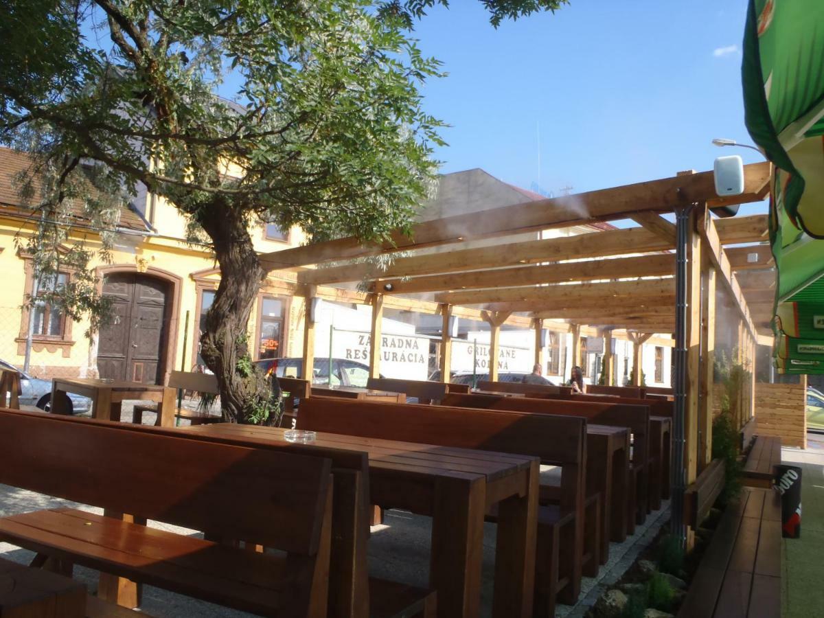 Victoria - Penzion & Restaurant Зволен Екстериор снимка