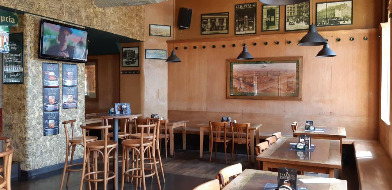Victoria - Penzion & Restaurant Зволен Екстериор снимка